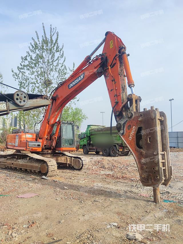 整機(jī)右后45°(整機(jī)外觀) 整機(jī)右后45°(整機(jī)外觀)