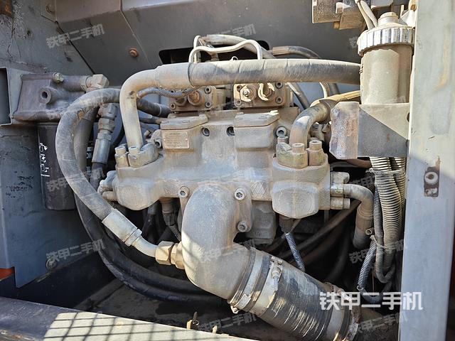 液壓泵艙室正面整體（整機(jī)外觀）