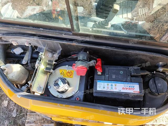 回轉(zhuǎn)馬達(dá)和主控閥（整機(jī)外觀）