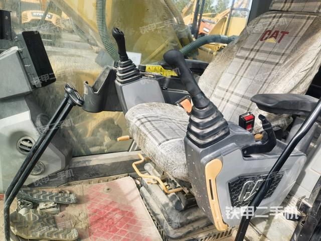 駕駛室整體(整機(jī)外觀) 駕駛室整體(整機(jī)外觀)