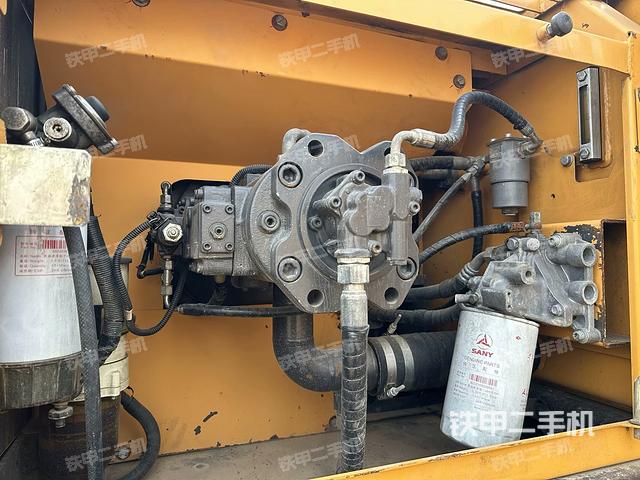 液壓泵艙室正面整體（整機(jī)外觀）