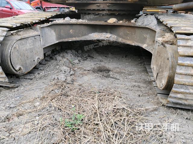 轉(zhuǎn)盤和下車架正前（工作和回轉(zhuǎn)裝置）