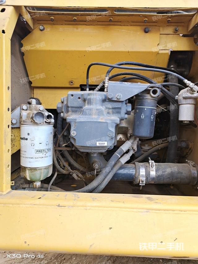 液壓泵艙室正面整體(整機(jī)外觀) 液壓泵艙室正面整體(整機(jī)外觀)