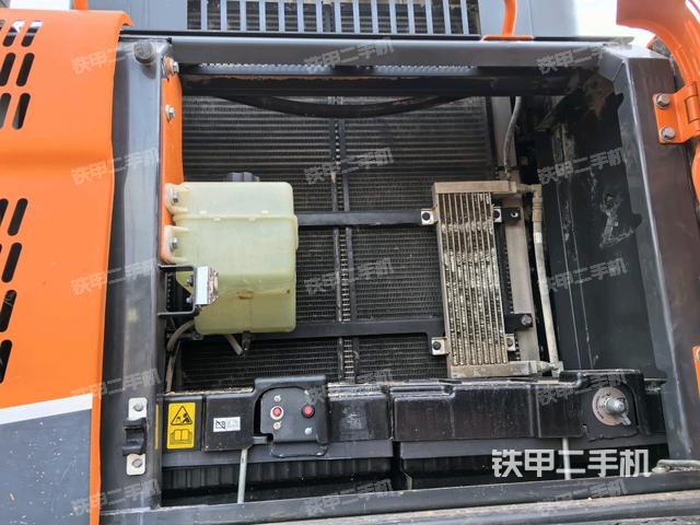 散熱器正面(大件艙室) 散熱器正面(大件艙室)