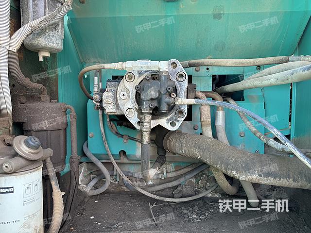 液壓泵艙室正面整體(整機(jī)外觀) 液壓泵艙室正面整體(整機(jī)外觀)