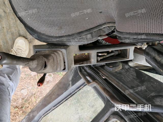 座椅左側(cè)控制臺/音響/含左手柄（駕駛室部分）