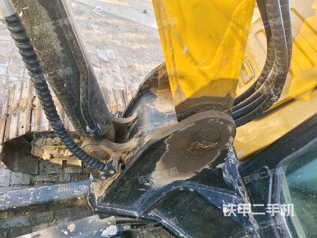 大臂根部?斜（工作和回轉(zhuǎn)裝置）