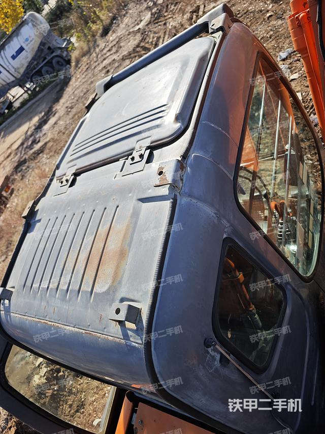 駕駛室頂部（整機(jī)外觀）