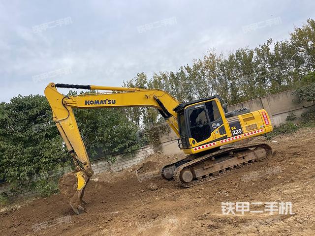 駕駛室頂部(整機(jī)外觀) 駕駛室頂部(整機(jī)外觀)