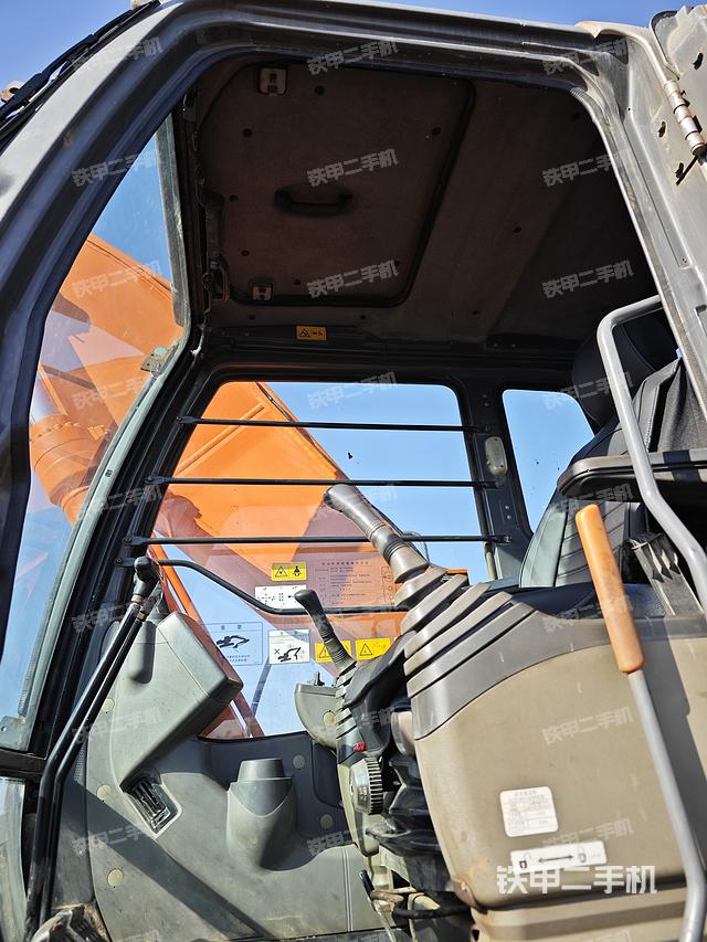 駕駛室整體（整機(jī)外觀）