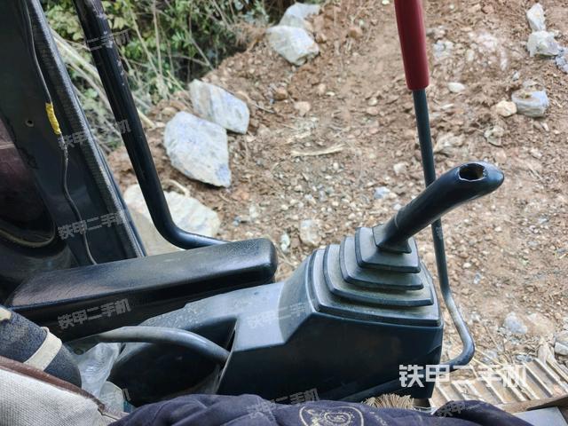 座椅左側控制臺/音響/含左手柄(駕駛室部分) 座椅左側控制臺/音響/含左手柄(駕駛室部分)