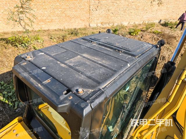 駕駛室頂部(整機外觀) 駕駛室頂部(整機外觀)