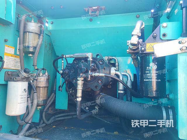 液壓泵艙室正面整體(整機外觀) 液壓泵艙室正面整體(整機外觀)