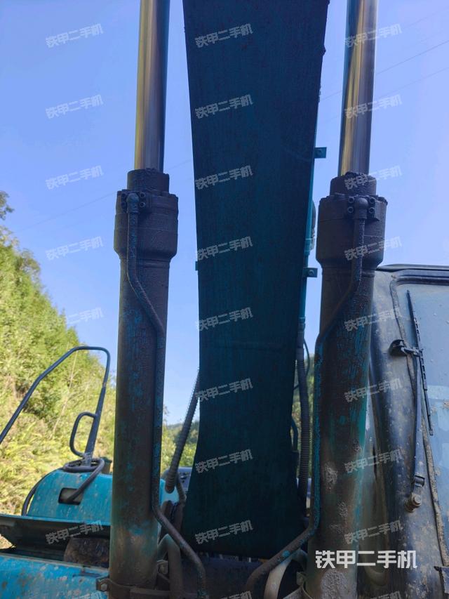 大臂油缸整體?豎拍(工作和回轉裝置) 大臂油缸整體?豎拍(工作和回轉裝置)