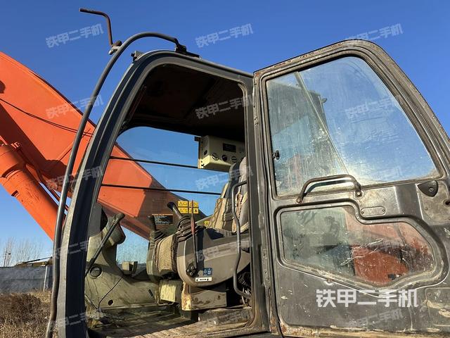 駕駛室整體（整機外觀）