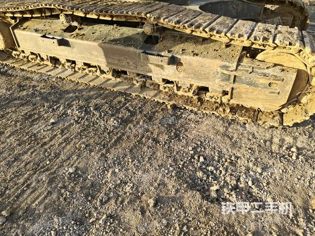 左側(cè)履帶整體?(行走機(jī)構(gòu)) 左側(cè)履帶整體?(行走機(jī)構(gòu))