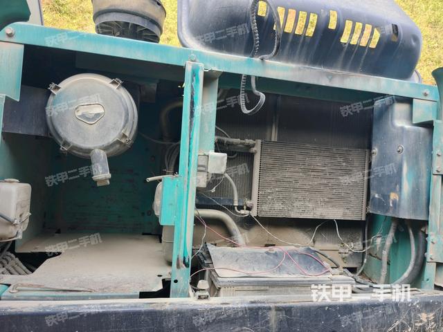 散熱器正面(大件艙室) 散熱器正面(大件艙室)