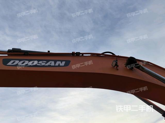 大臂油缸整體?豎拍(工作和回轉(zhuǎn)裝置) 大臂油缸整體?豎拍(工作和回轉(zhuǎn)裝置)