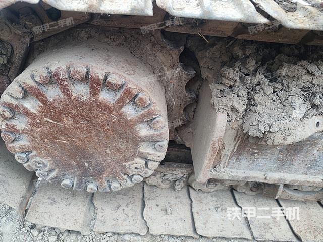 單側(cè)履帶整體(整機(jī)外觀) 單側(cè)履帶整體(整機(jī)外觀)