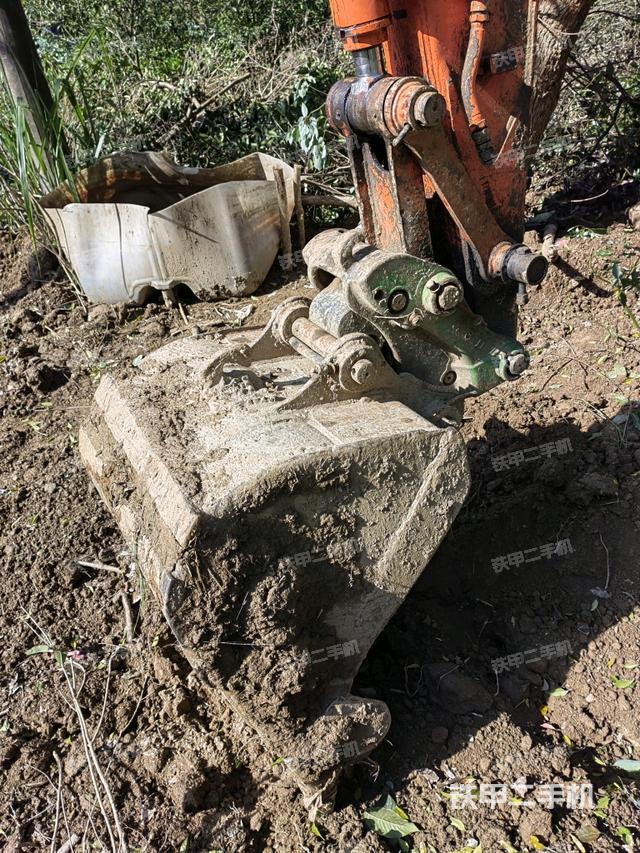 轉(zhuǎn)盤和下車架正前（工作和回轉(zhuǎn)裝置）