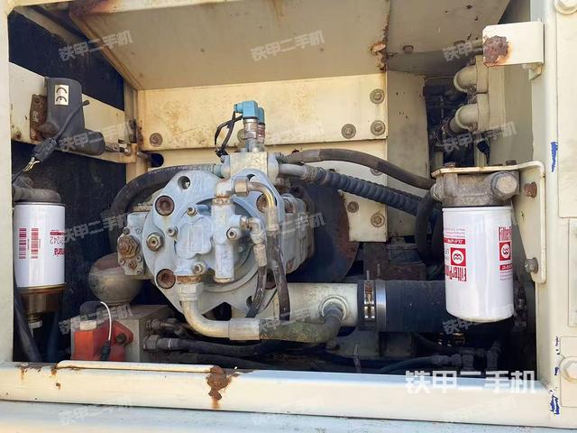 液壓泵艙室正面整體（整機(jī)外觀）