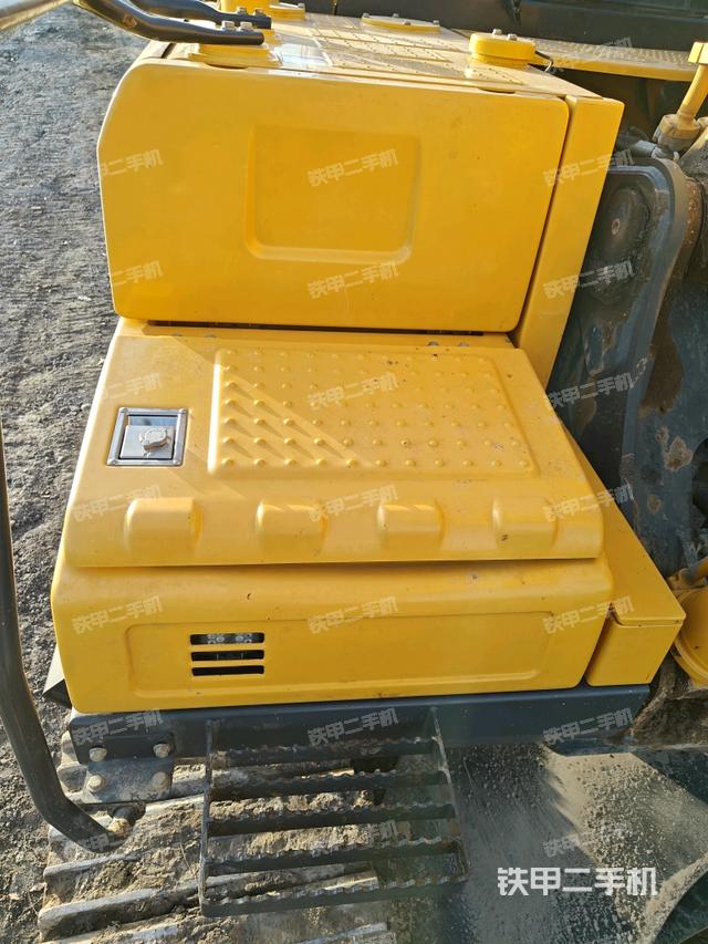 大臂根部?斜視(工作和回轉(zhuǎn)裝置) 大臂根部?斜視(工作和回轉(zhuǎn)裝置)