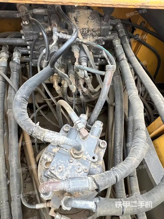 回轉(zhuǎn)馬達和主控閥（整機外觀）