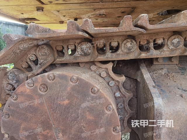 單側(cè)履帶整體(整機外觀) 單側(cè)履帶整體(整機外觀)
