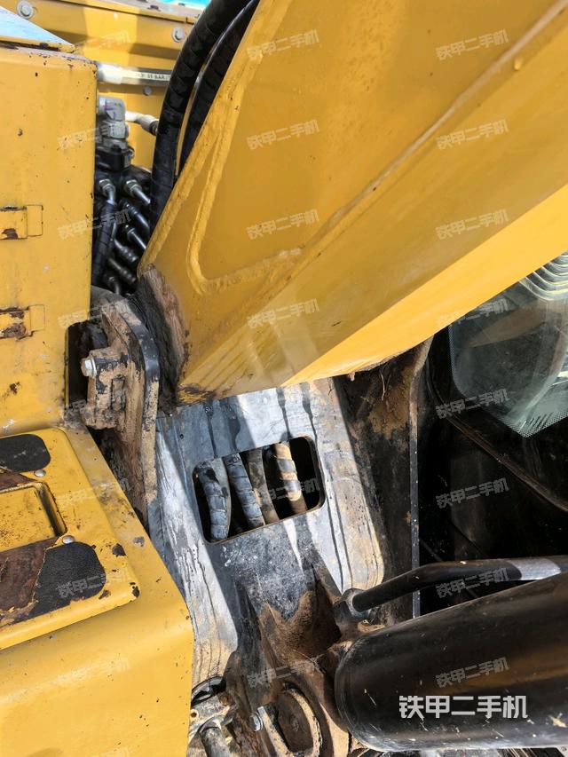 大臂根部?斜（工作和回轉(zhuǎn)裝置）