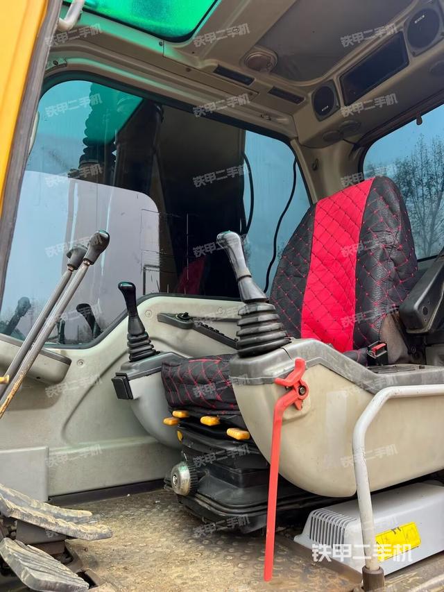 駕駛室整體（整機外觀）