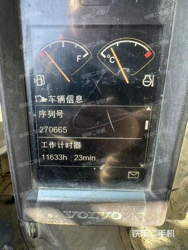 駕駛室整體(整機(jī)外觀) 駕駛室整體(整機(jī)外觀)