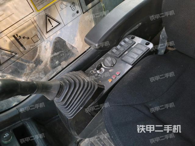 座椅右側(cè)控制臺/鑰匙門/油門/含右手柄(駕駛室部分) 座椅右側(cè)控制臺/鑰匙門/油門/含右手柄(駕駛室部分)