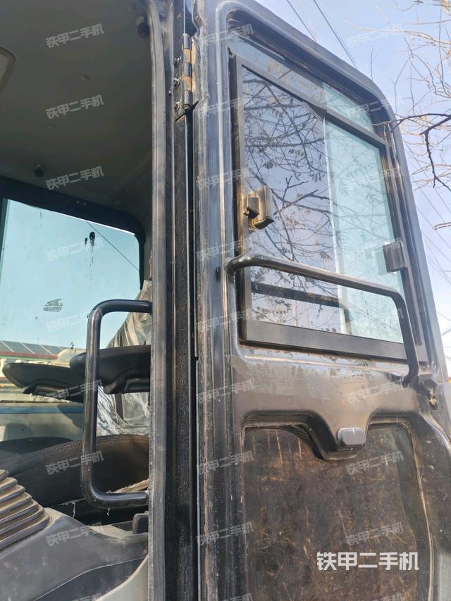 右側(cè)玻璃角標(biāo)（駕駛室部分）