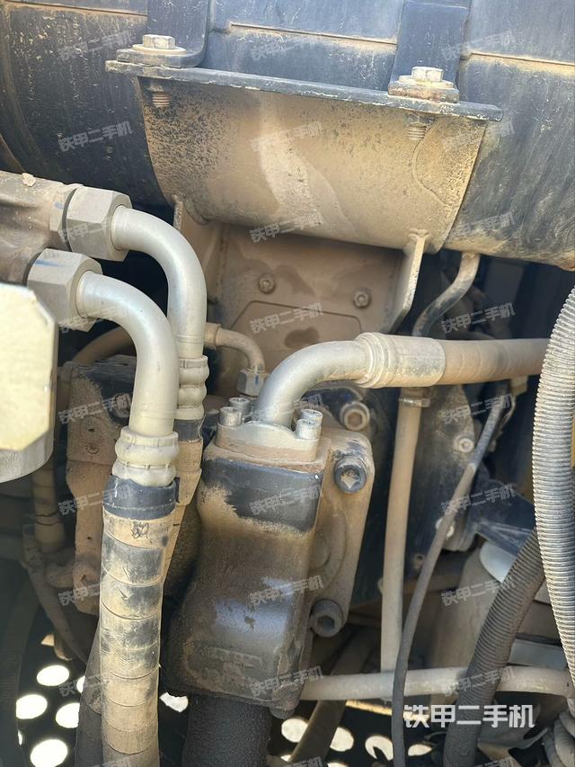 液壓泵艙室正面整體(整機(jī)外觀) 液壓泵艙室正面整體(整機(jī)外觀)