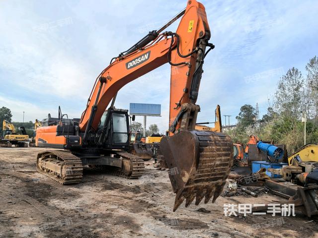 右前45(整機(jī)外觀) 右前45(整機(jī)外觀)