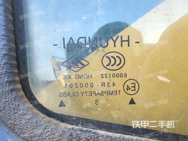 后窗玻璃角標（駕駛室部分）