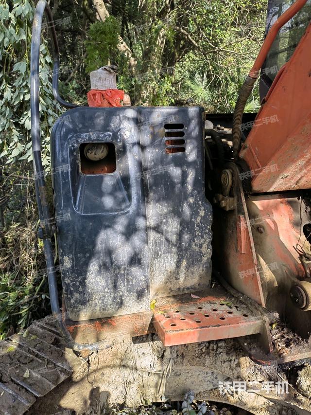 大臂根部?斜（工作和回轉(zhuǎn)裝置）