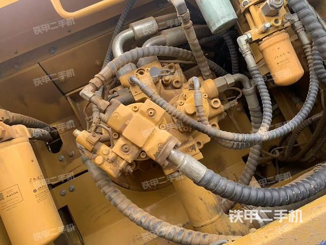 液壓泵艙室正面整體(整機(jī)外觀) 液壓泵艙室正面整體(整機(jī)外觀)