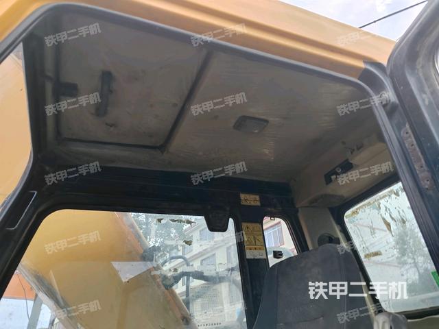 左后方玻璃角標(biāo)（駕駛室部分）