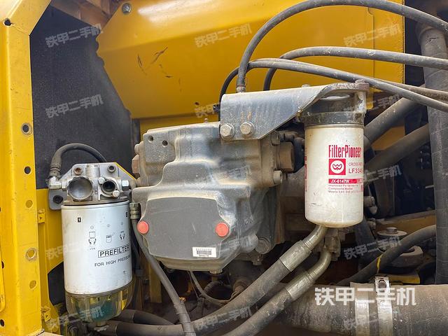 液壓泵艙室正面整體(整機(jī)外觀) 液壓泵艙室正面整體(整機(jī)外觀)