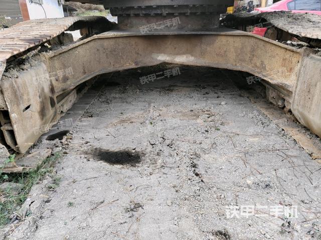 轉(zhuǎn)盤和下車架正前（工作和回轉(zhuǎn)裝置）