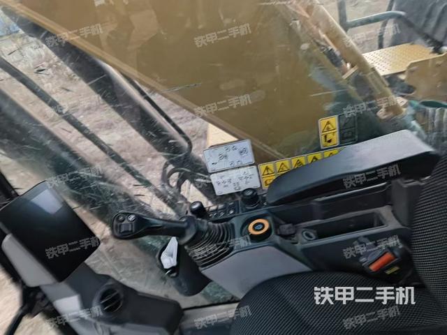 駕駛室整體(整機外觀) 駕駛室整體(整機外觀)