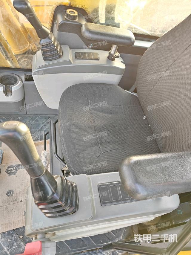 座椅左側(cè)控制臺(tái)/音響/含左手柄(駕駛室部分) 座椅左側(cè)控制臺(tái)/音響/含左手柄(駕駛室部分)