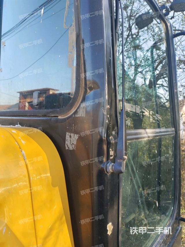 左后方玻璃角標(biāo)（駕駛室部分）