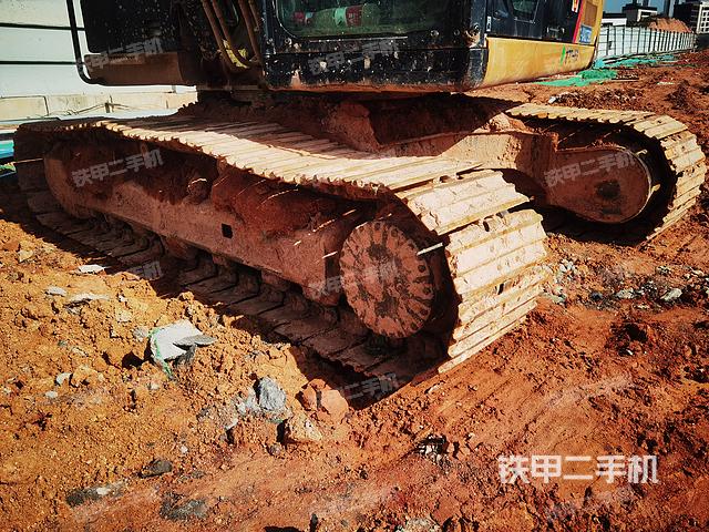 單側(cè)履帶整體(整機(jī)外觀) 單側(cè)履帶整體(整機(jī)外觀)