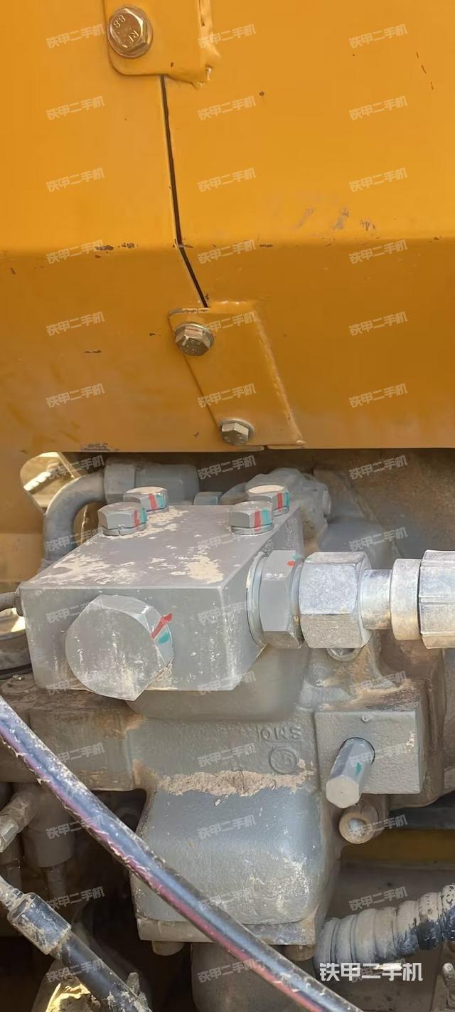 液壓泵艙室正面整體(整機(jī)外觀) 液壓泵艙室正面整體(整機(jī)外觀)
