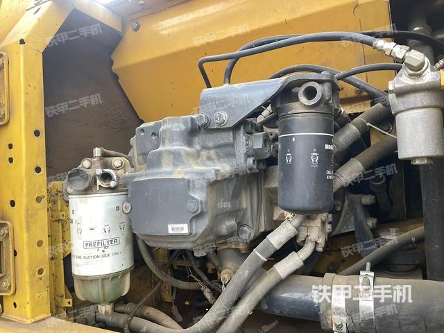 液壓泵艙室正面整體(整機(jī)外觀) 液壓泵艙室正面整體(整機(jī)外觀)