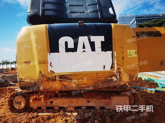 駕駛室頂部(整機(jī)外觀) 駕駛室頂部(整機(jī)外觀)