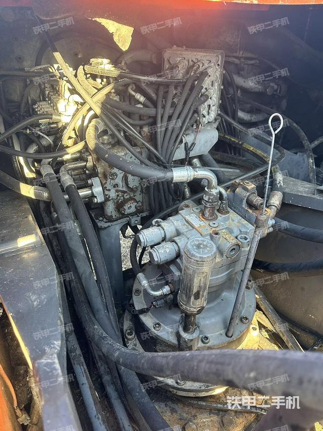 回轉(zhuǎn)馬達和主控閥（整機外觀）