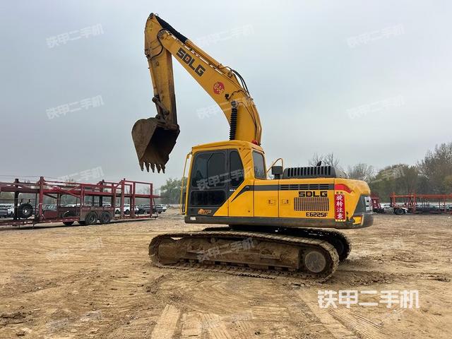 駕駛室頂部（整機外觀）